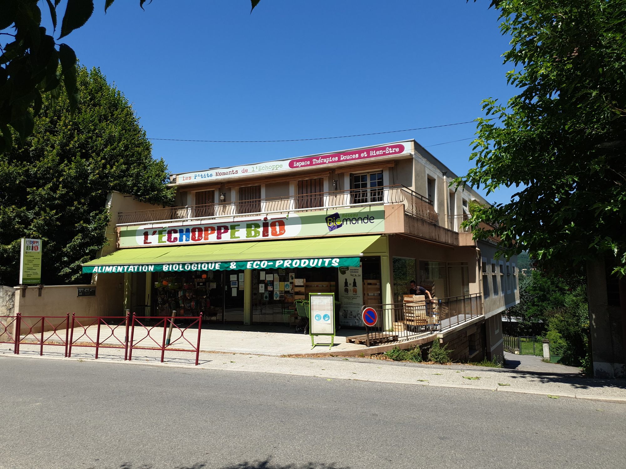 A 'Joyeuse' drive to Arles [Day #4]