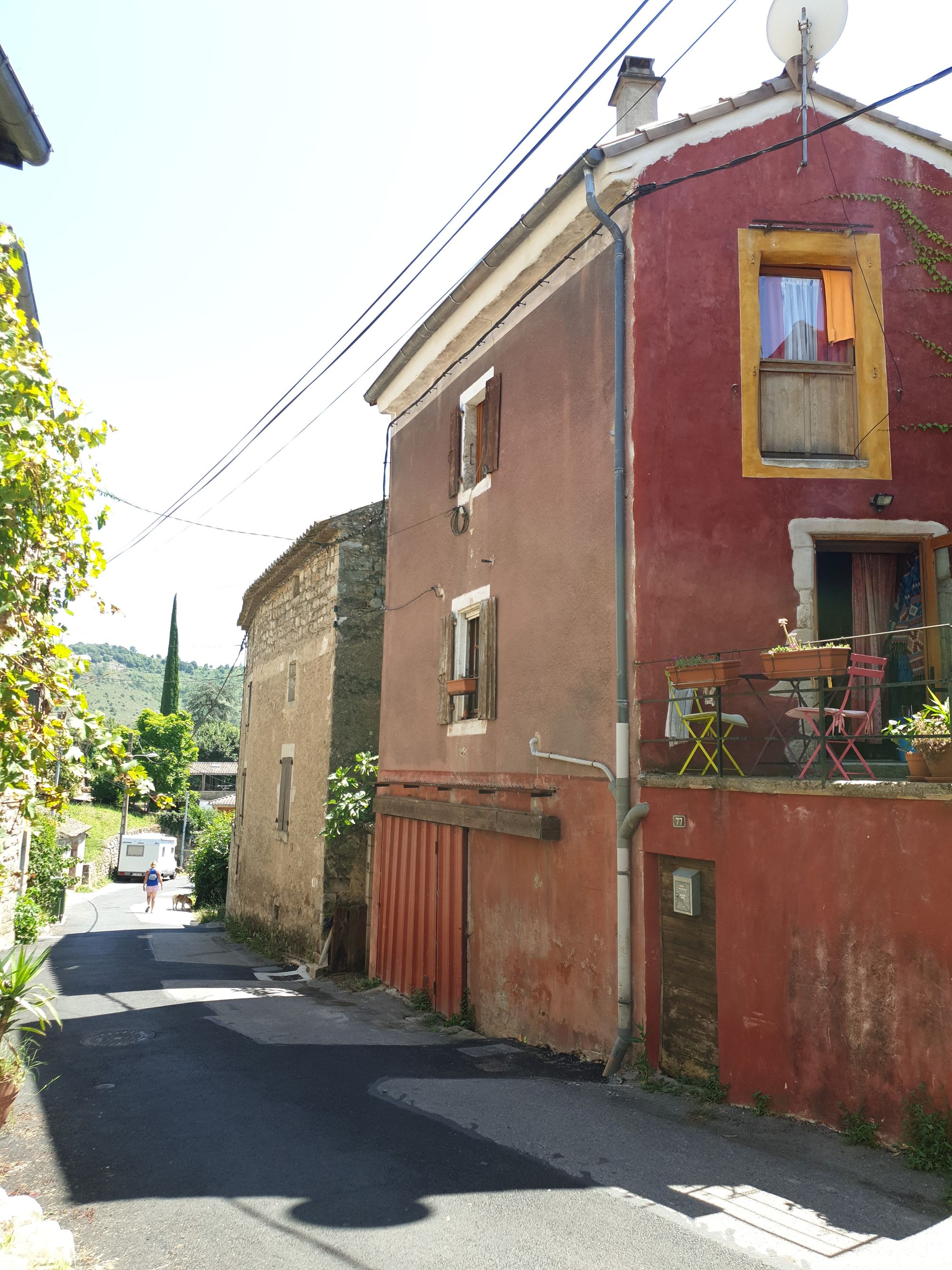 A 'Joyeuse' drive to Arles [Day #4]