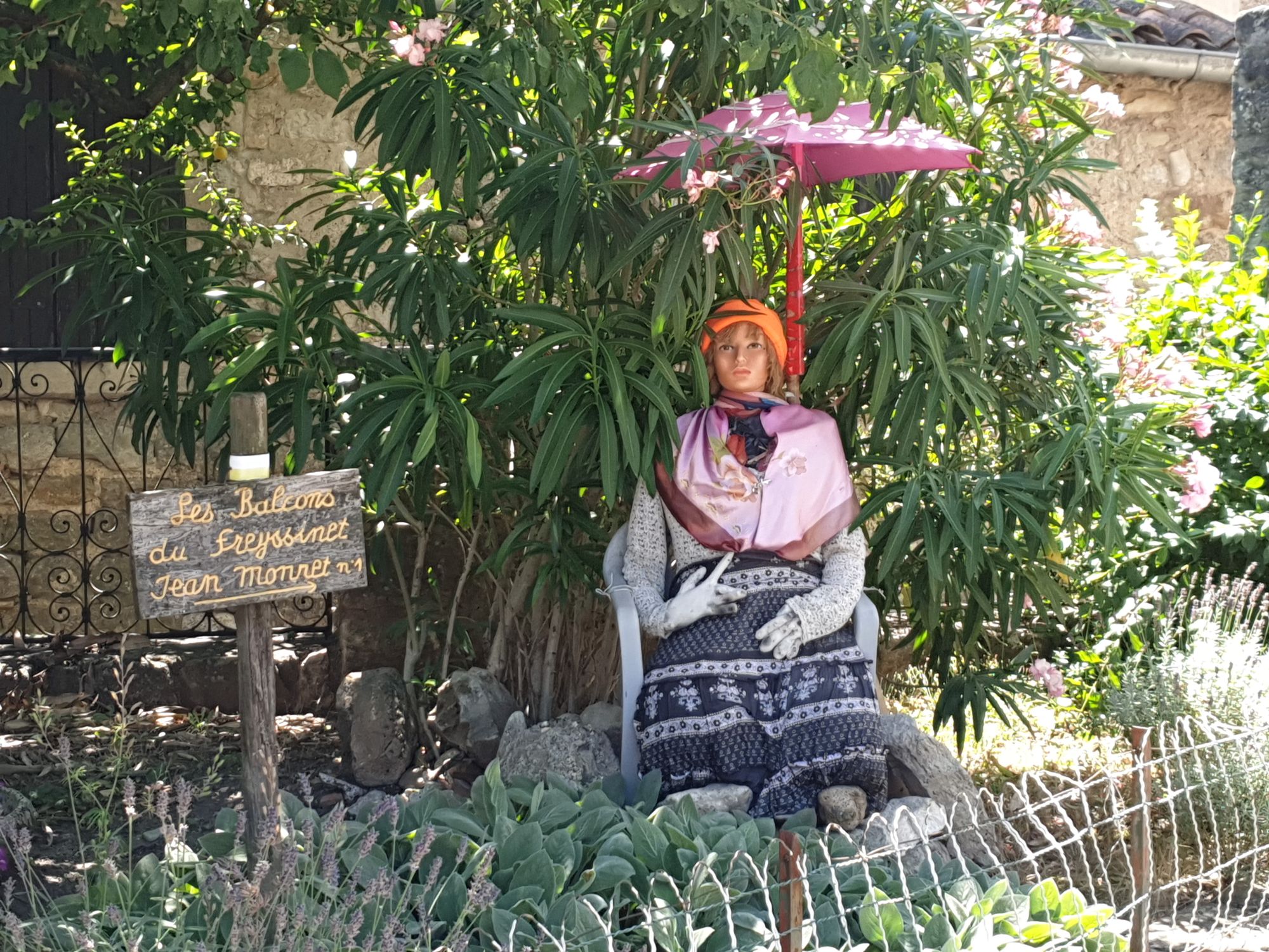 A 'Joyeuse' drive to Arles [Day #4]