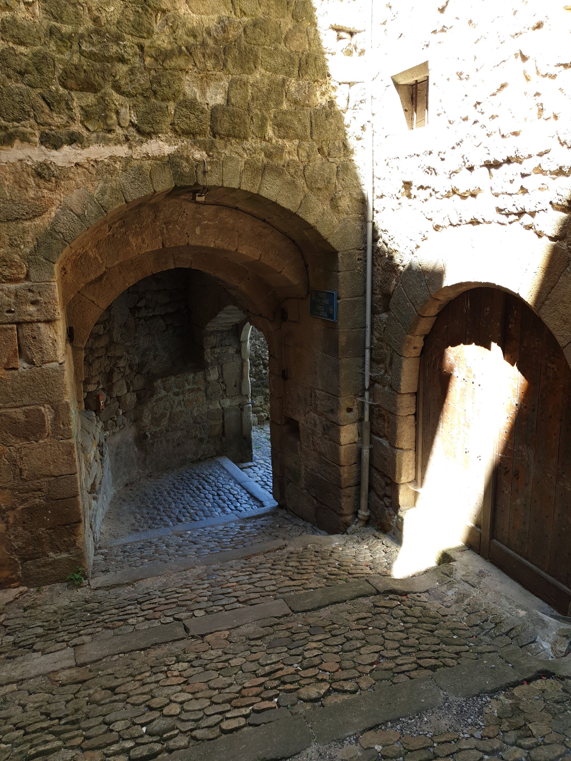 A 'Joyeuse' drive to Arles [Day #4]