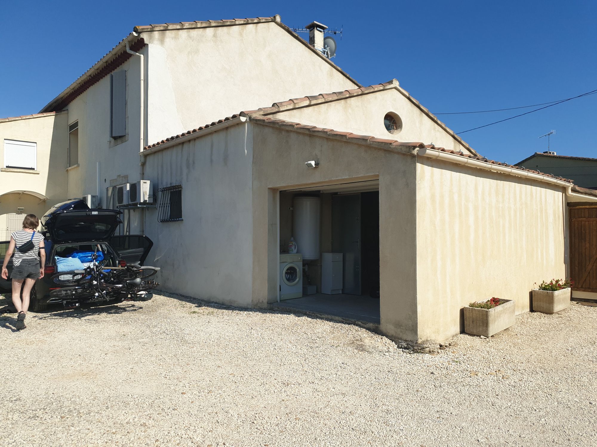 A 'Joyeuse' drive to Arles [Day #4]